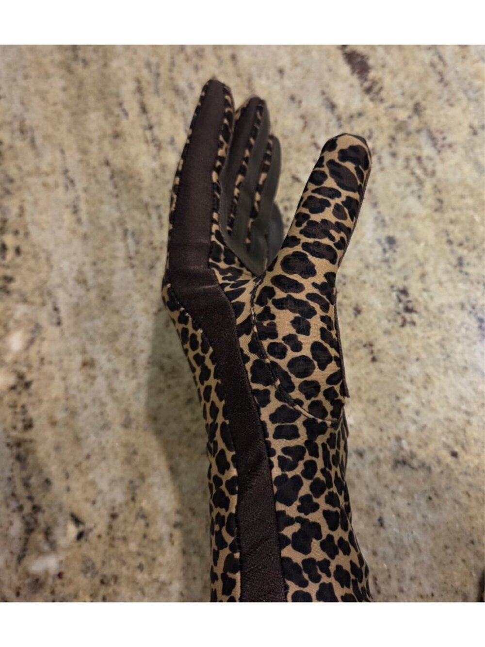 Isotoner Womens One Size Cheetah Leopard Animal Stretch Gloves Grip Palm - Picture 12 of 16